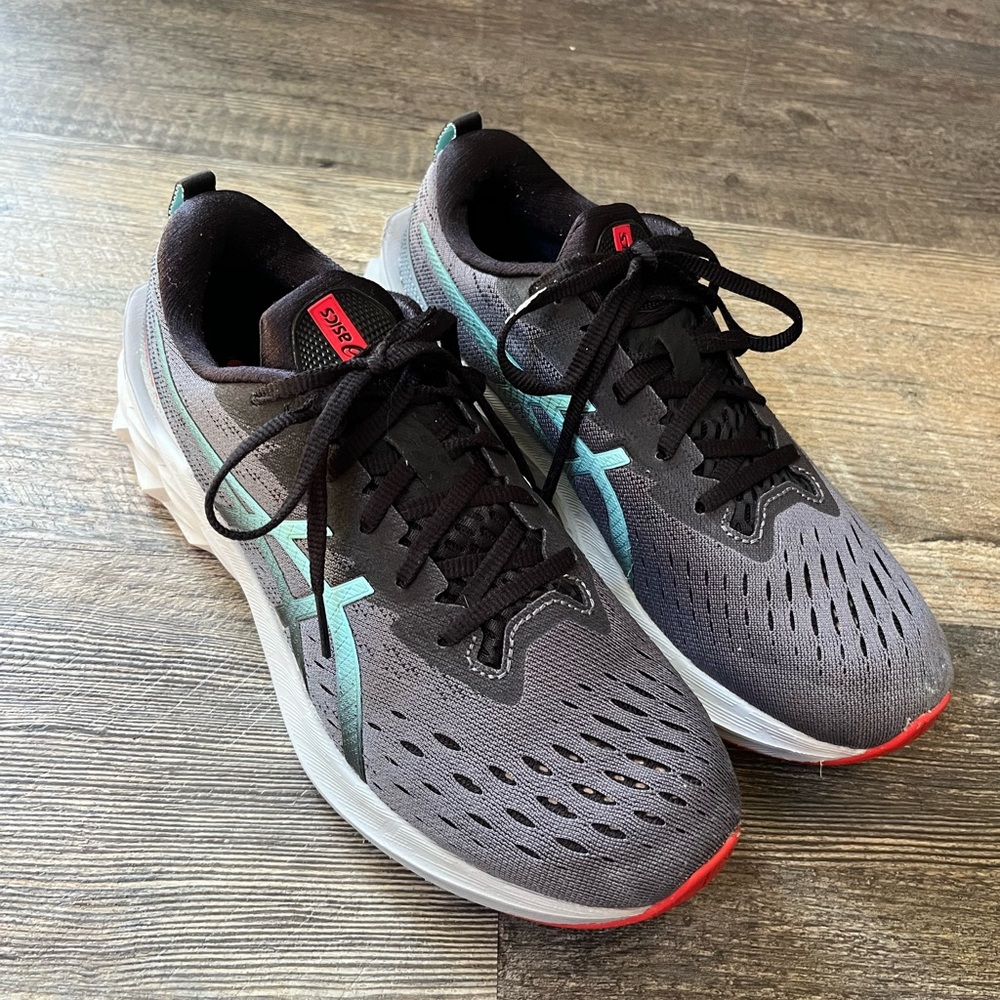 ASICS Novablast 2 Athletic Sneakers